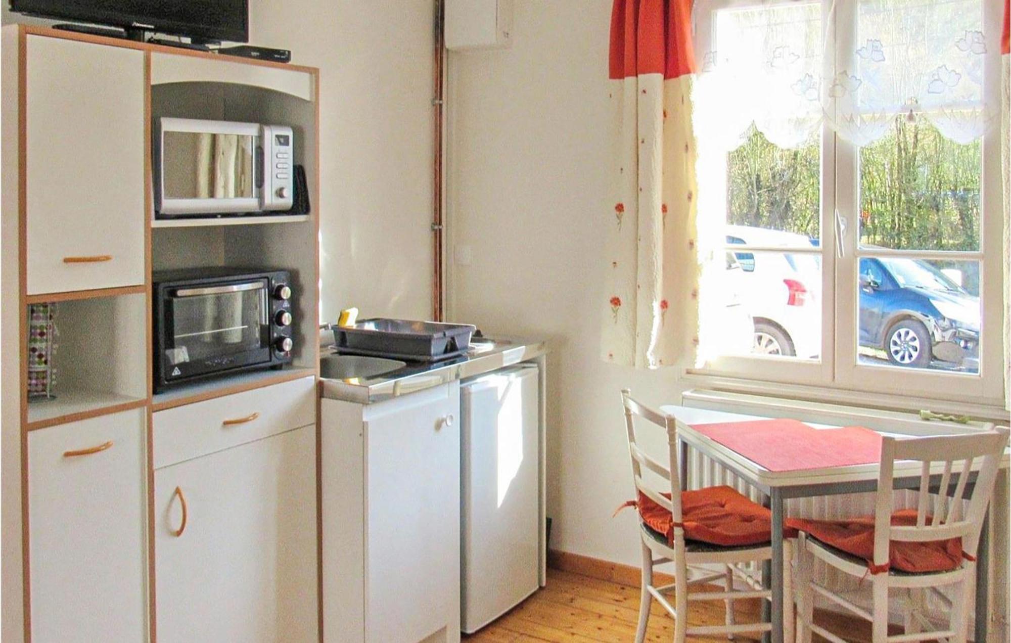 Gorgeous Apartment In Alette With Kitchenette Bagian luar foto